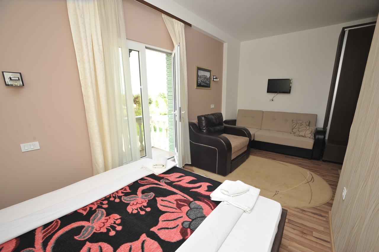 Hotel Zeleni Vir Ниш Экстерьер фото