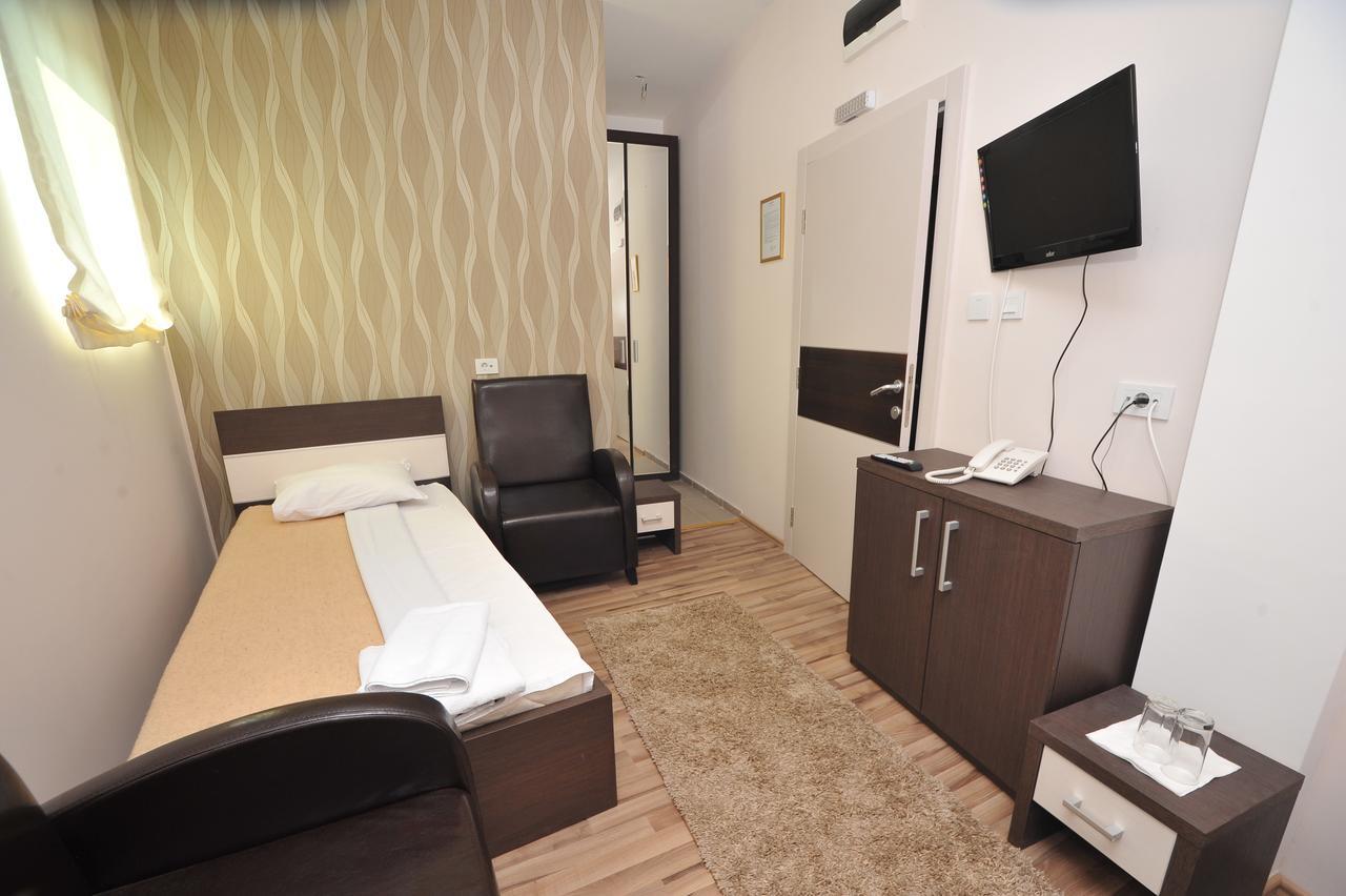 Hotel Zeleni Vir Ниш Экстерьер фото