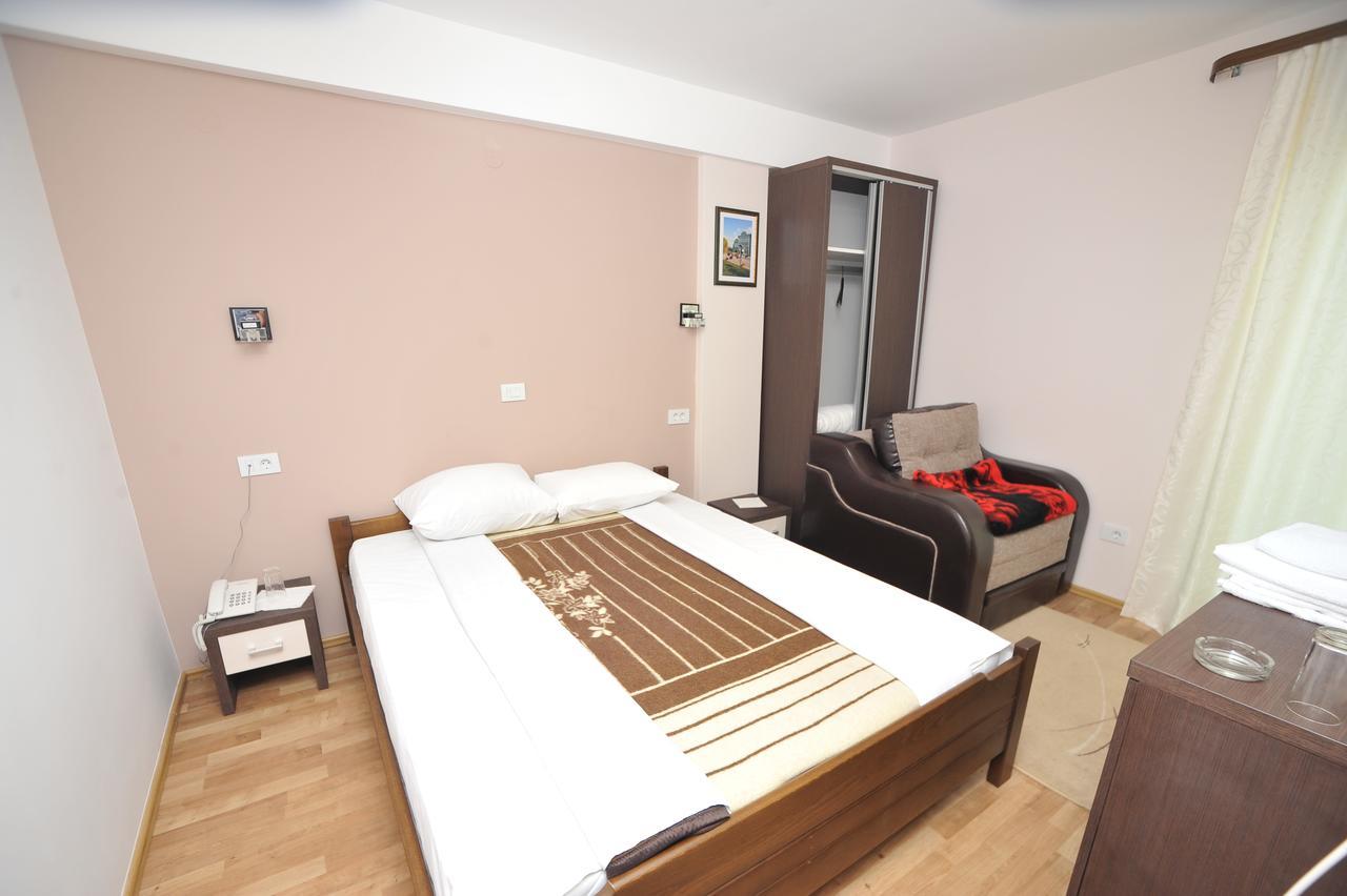 Hotel Zeleni Vir Ниш Экстерьер фото