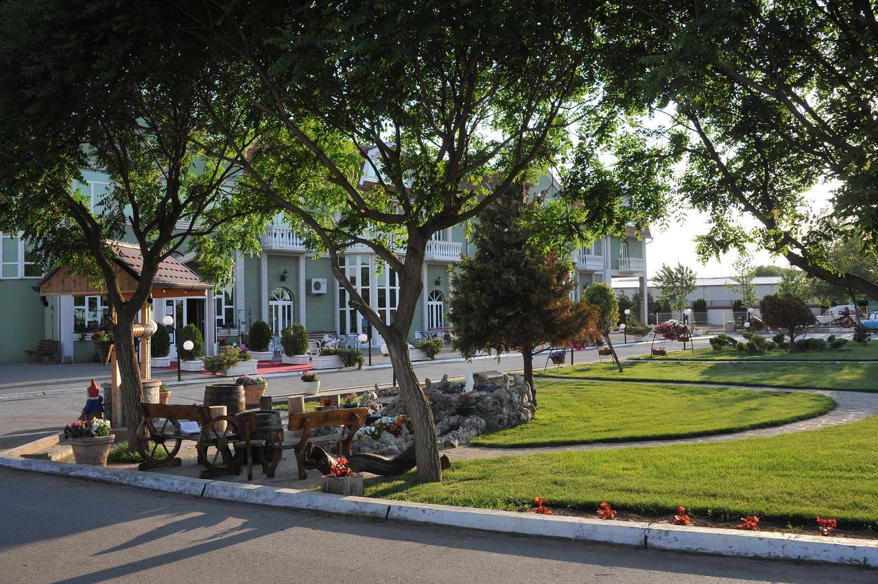 Hotel Zeleni Vir Ниш Экстерьер фото