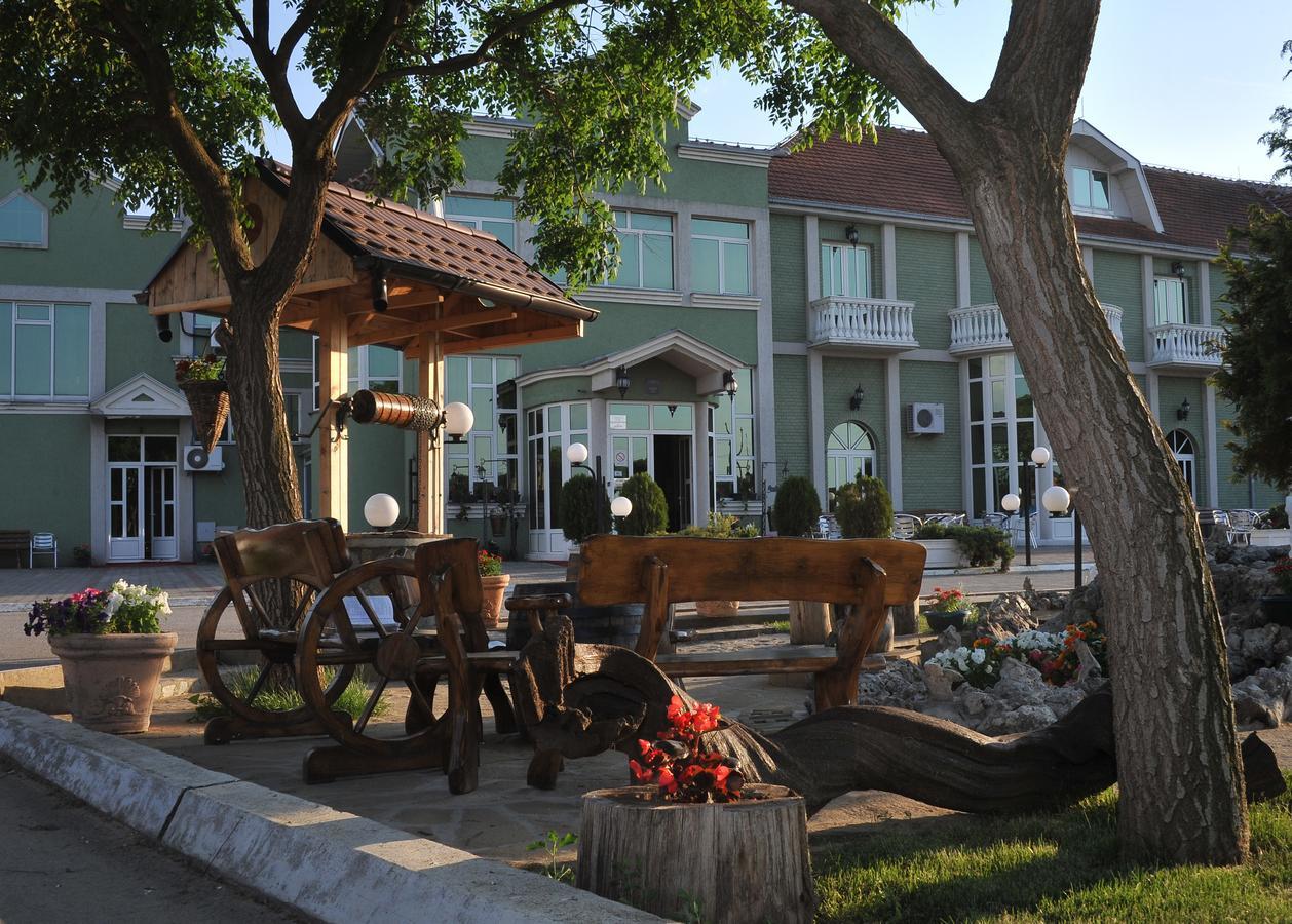 Hotel Zeleni Vir Ниш Экстерьер фото