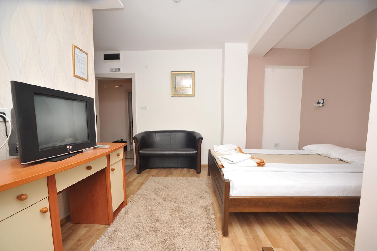 Hotel Zeleni Vir Ниш Номер фото