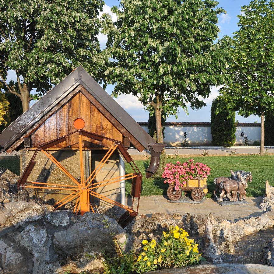 Hotel Zeleni Vir Ниш Экстерьер фото