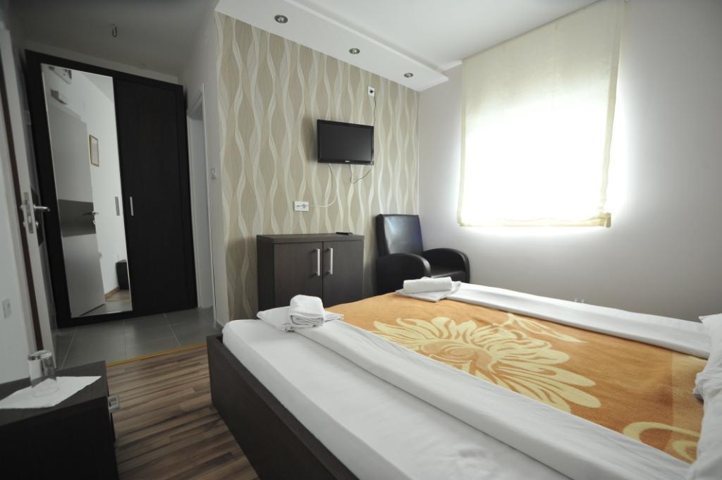 Hotel Zeleni Vir Ниш Экстерьер фото